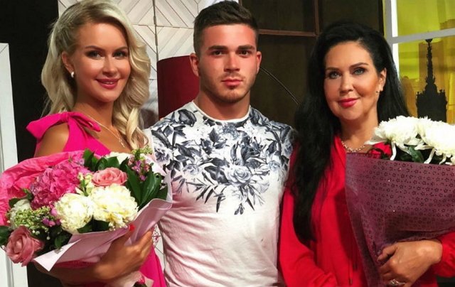 Марина Африкантова: Я стараюсь ограничить общение с мамой!