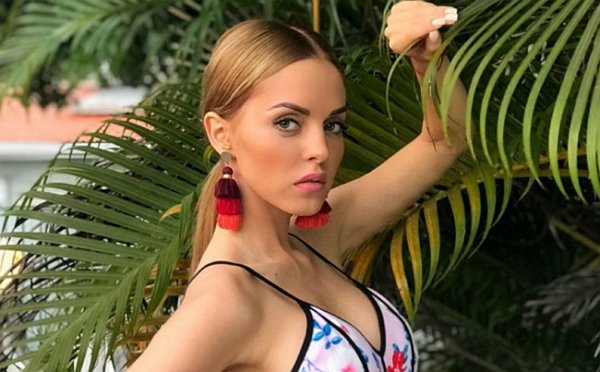 Юлия Ефременкова в восторге от своих новых губ