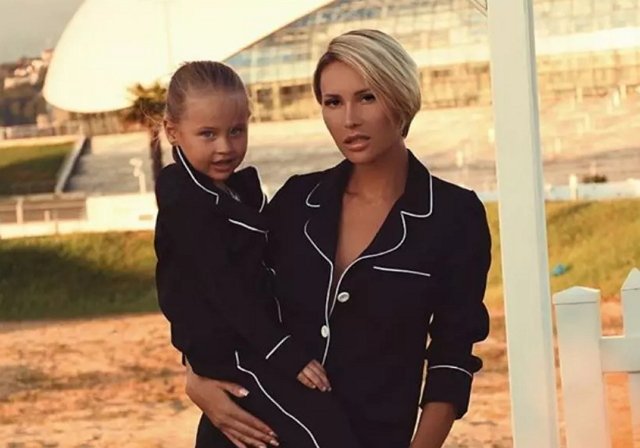 Мнение: Карякина требует плату с Задойнова за свидания с дочерью?