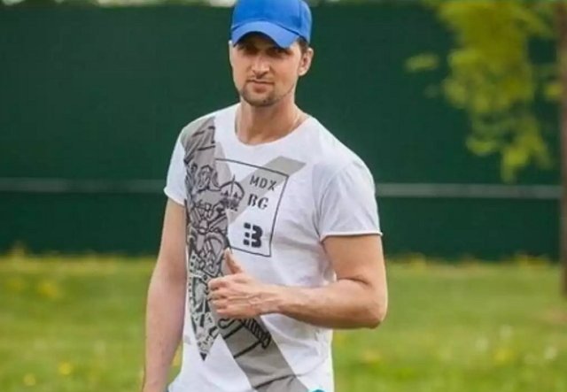 Сергей Сичкар готовится к походу в ЗАГС