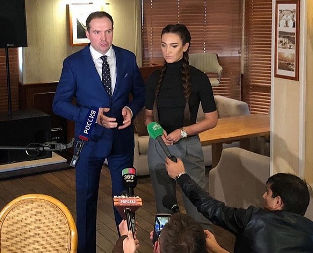 Ольга Бузова вручила ключи от Mercedes-Benz победительнице конкурса