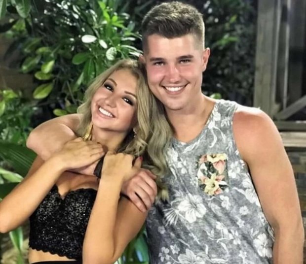 Роман Гриценко в компании Овсянниковой улетел в Турцию