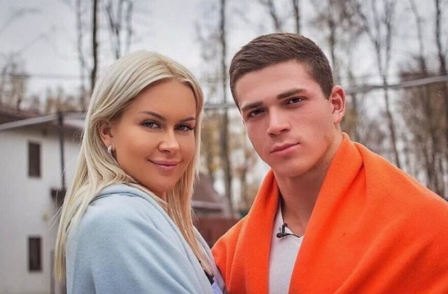 Марина Африкантова: Рома ночью распускает руки!