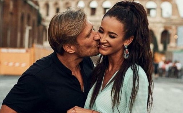 Денис Лебедев ищет повод для разговора с Ольгой Бузовой