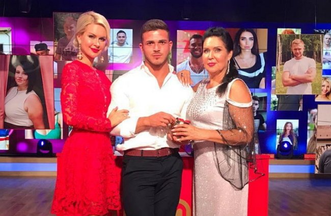 Африкантова растрезвонила об интимных проблемах дочери