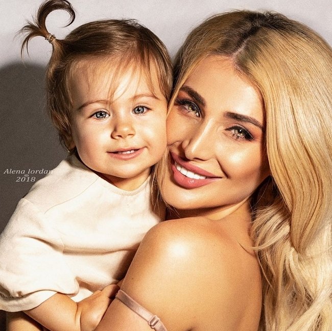 Фанаты осудили Тату Блюменкранц за аккаунт дочери в Инстаграм