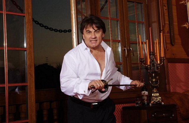 Александр Серов с помощью полиции ищет воровку Дарью Друзьяк Александр Серов с помощью полиции ищет воровку Дарью Друзьяк