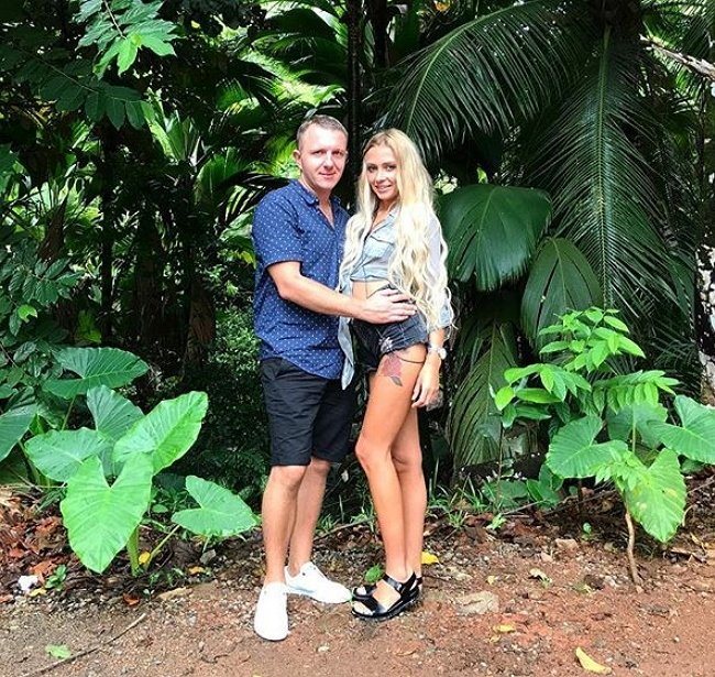 Яббаров и Ларченко станут владельцами караоке-бара