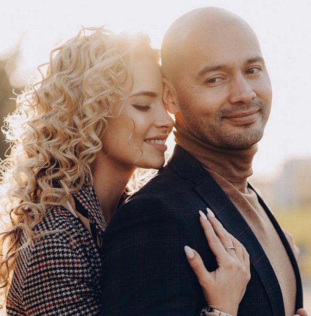 Кристина Ослина примерила свадебный наряд