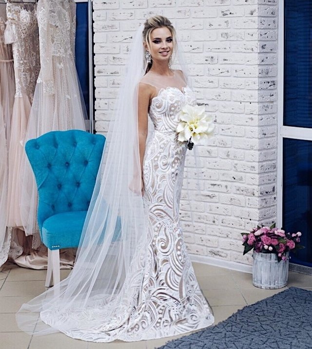 Кристина Ослина примерила свадебный наряд