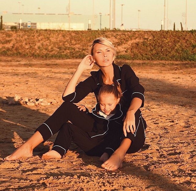 Элина Карякина встречается с влиятельным мужчиной