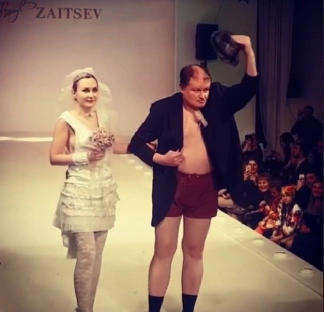 Николай Должанский прошелся по подиуму в трусах