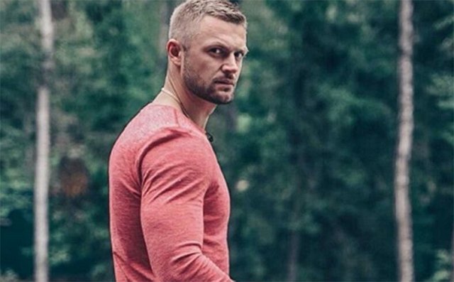 Виктор Литвинов перестал носить обручальное кольцо