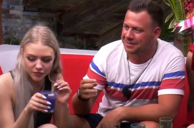 Мнение: За внимание Блюменкранца сражаются три девушки