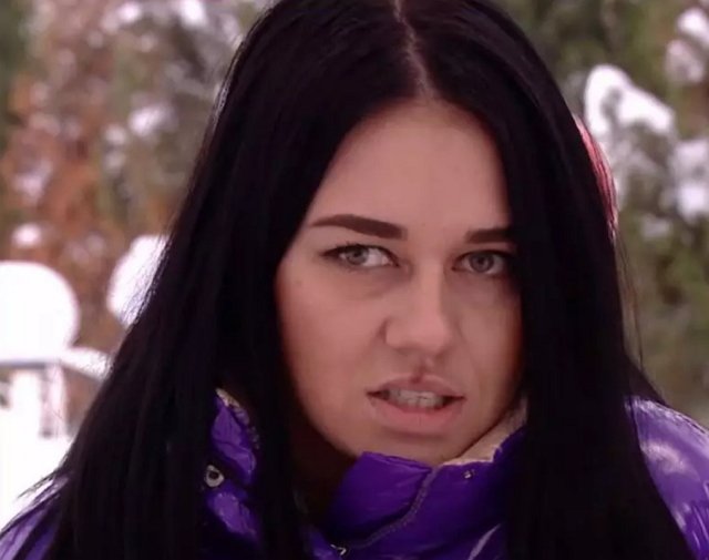 Мнение: Помогите Романовой собрать чемоданы