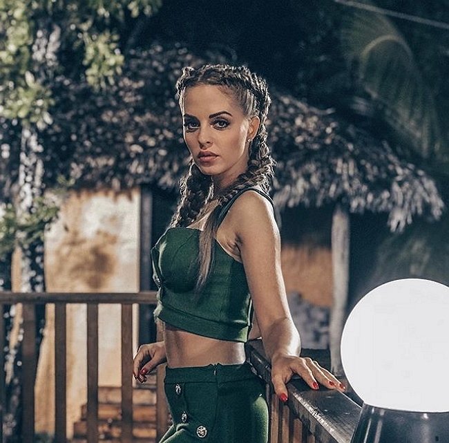 Юлия Ефременкова: Я считаю их семью настоящей