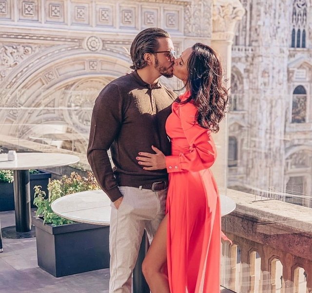 Виктория Романец и Антон Гусев наслаждаются красотами Милана