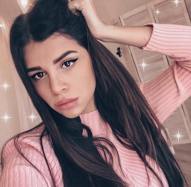 Алиана Устиненко: Вокал, спортзал, растяжка