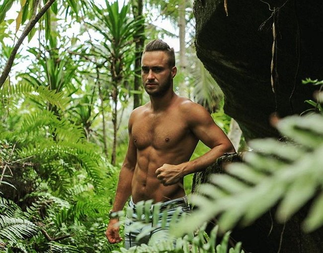 Замужняя участница предложила интим Алексею Безусу