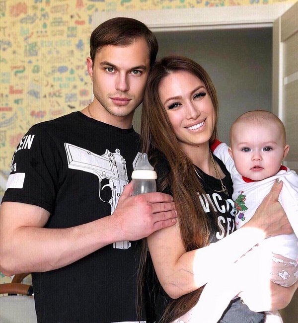 Алёна Ашмарина показала свою обновленную грудь 