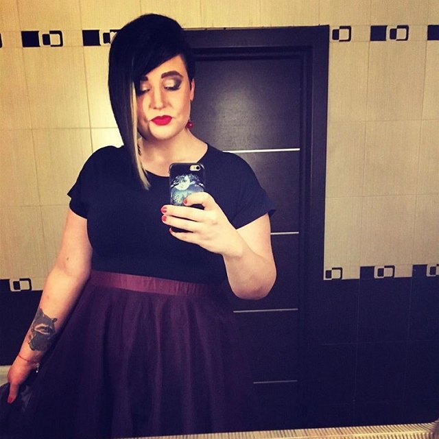 Александра Черно затеяла драку в караоке