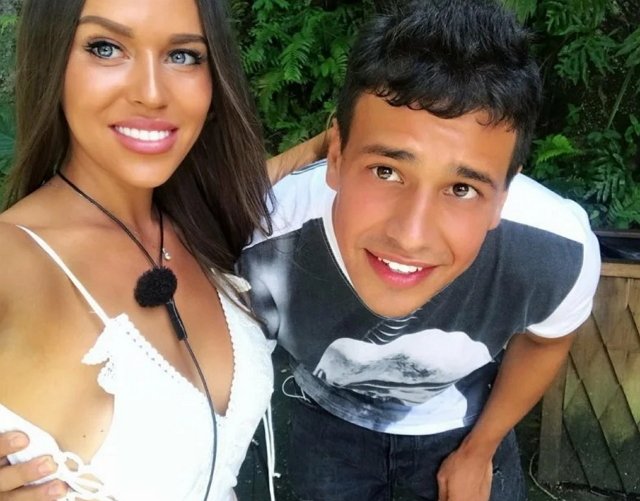 Из блога Редакции: Поклонники узнали, почему Сахнов бросил Строкову