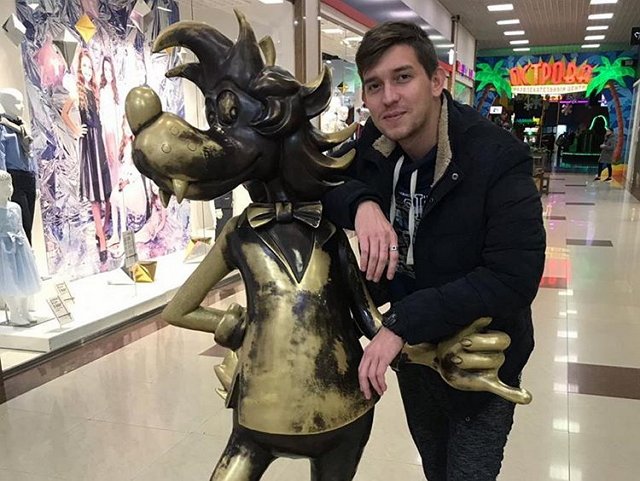 Викторию Комиссарову преследует бывший парень