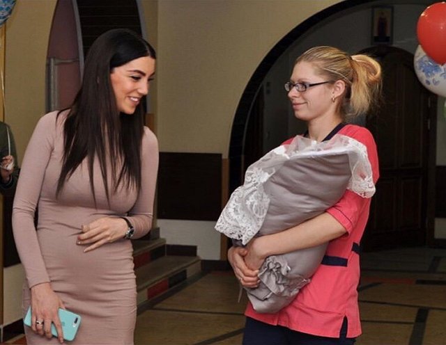 Фотоподборка с выписки Богданы Кварацхелия