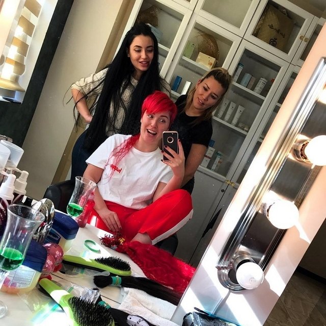 Оксана Ряска обновила цвет волос