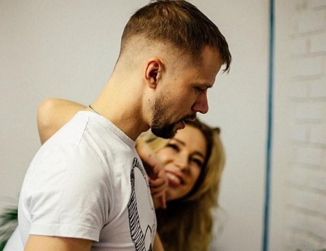 Ермакова продолжает клянчить у подписчиков услуги за рекламу