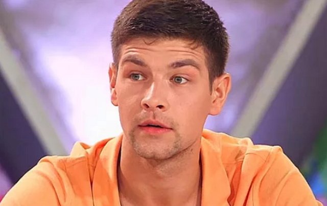 Дмитрий Дмитренко вытолкал Рапунцель из комнаты