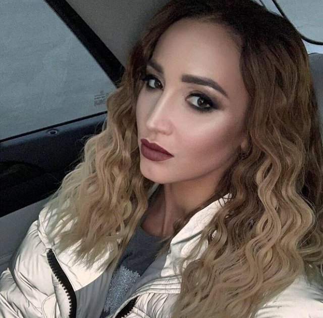 Бузова не видит маленькую грудь причиной своего одиночества Бузова не видит маленькую грудь причиной своего одиночества