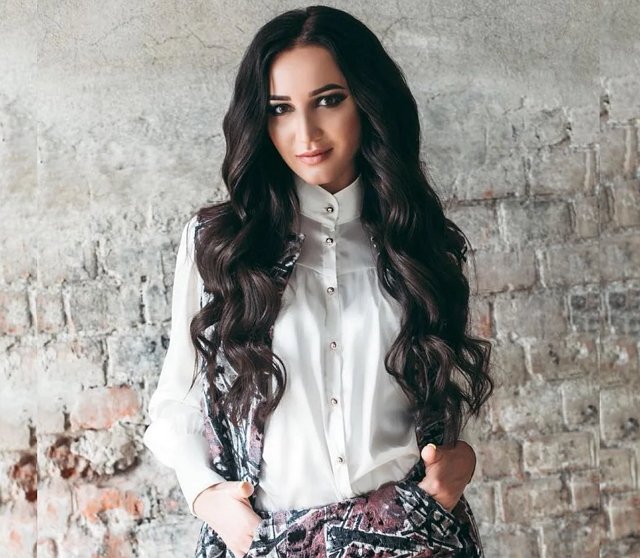 Бузова не видит маленькую грудь причиной своего одиночества Бузова не видит маленькую грудь причиной своего одиночества