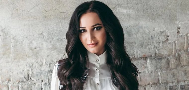 Бузова не видит маленькую грудь причиной своего одиночества