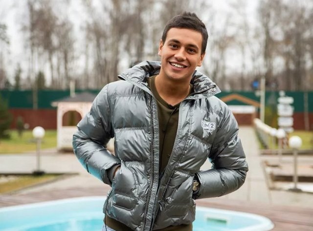 Дмитрий Абрамов давит на Даниила Сахнова