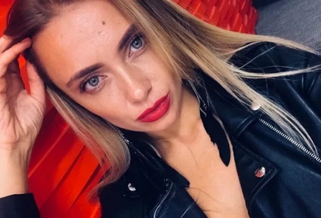 Маргарита Ларченко сверкнула неестественным бюстом