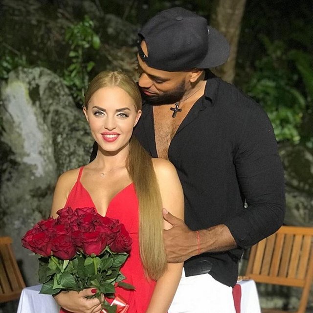 Юлия Ефременкова встретила 32-летие на берегу Индийского океана