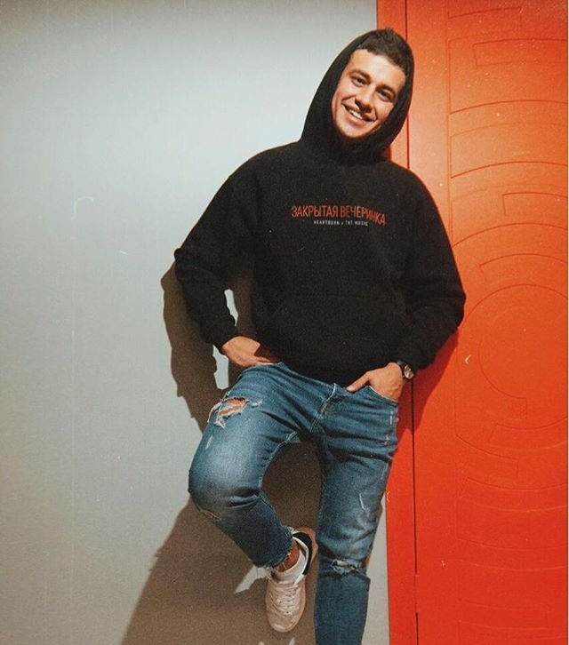 Сахнов ждёт красивую и умную девушку