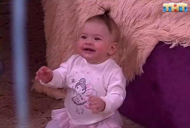 Малышку Василису уже вовсю эксплуатируют родители Малышку Василису уже вовсю эксплуатируют родители