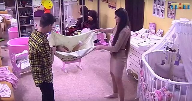 Малышку Василису уже вовсю эксплуатируют родители Малышку Василису уже вовсю эксплуатируют родители