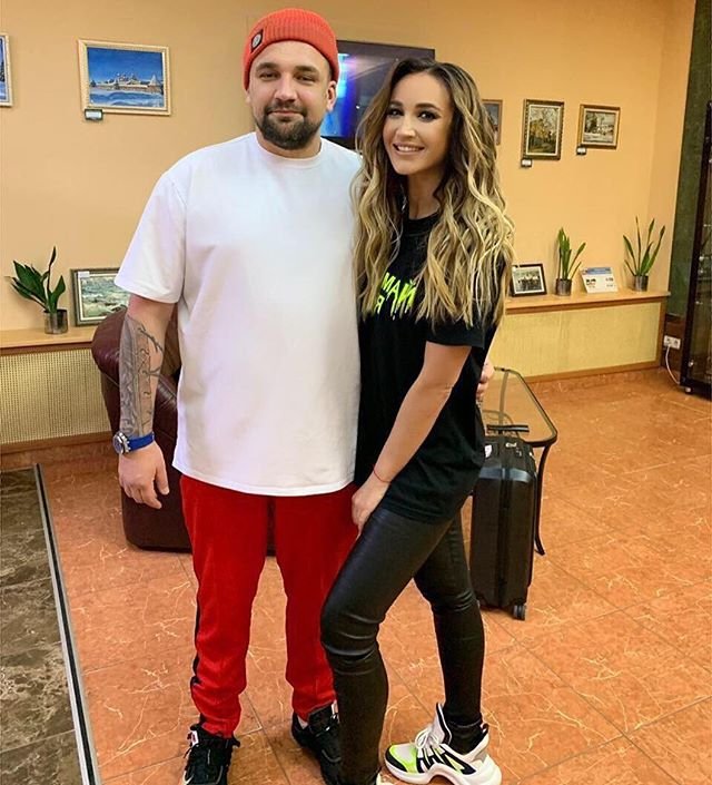 Ольга Бузова надеется заставить Басту подписаться на неё