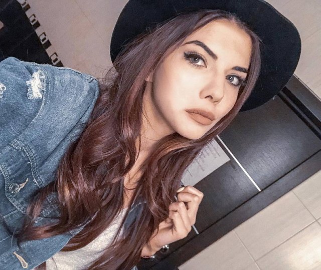 Ирина Пингвинова: Он только требует от неё