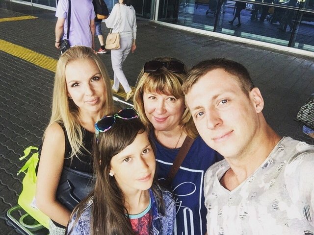 Евгений Руднев хочет устроить мать обычным кассиром