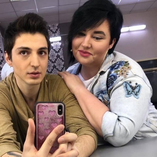 Из блога Редакции: Черно во всем контролирует мужа