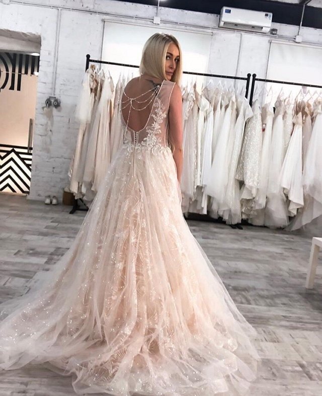 Кристина Дерябина ищет свадебное платье Кристина Дерябина ищет свадебное платье