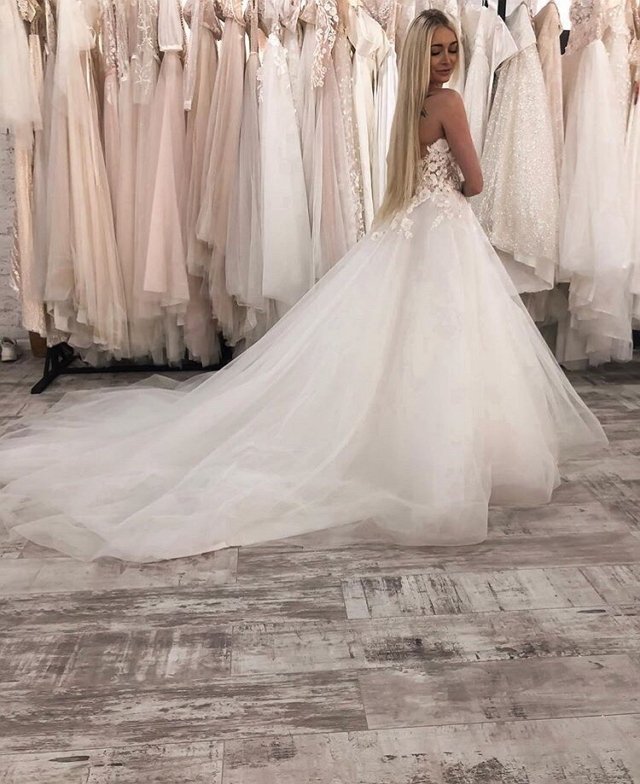 Кристина Дерябина ищет свадебное платье Кристина Дерябина ищет свадебное платье