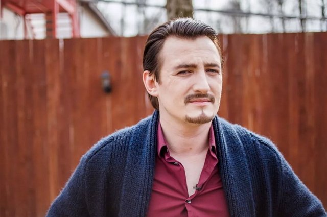 Кадони отыгрывается на новичках из-за собственных неудач в отношениях