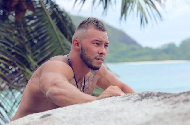 Марданшин претендует на место ведущего Острова любви