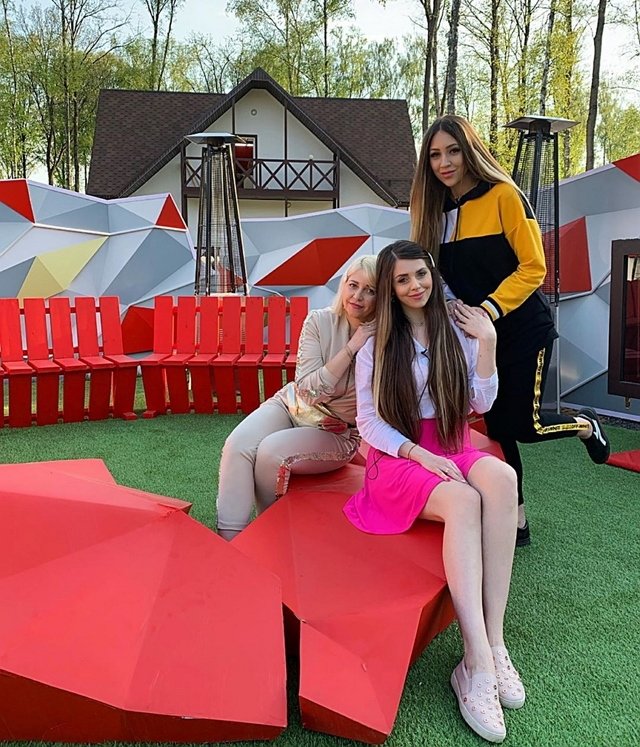 Алёна Савкина: Да, мы любим халявную колбасу Алёна Савкина: Да, мы любим халявную колбасу