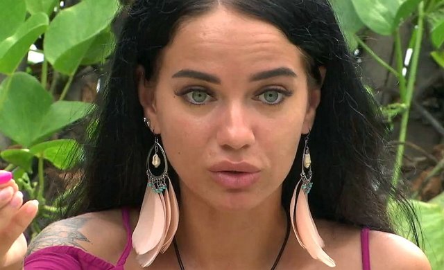 Юлия Щеглова научит новеньких общению в коллективе